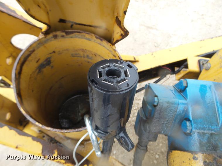 image for item DC4623 2003 Bear Cat BK400D crack seal trailer