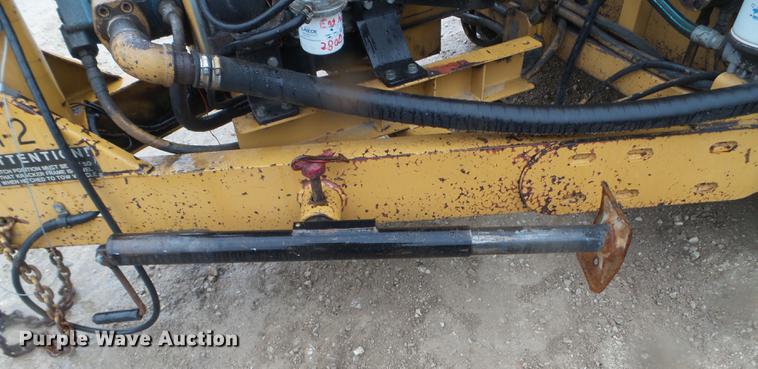 image for item DC4623 2003 Bear Cat BK400D crack seal trailer