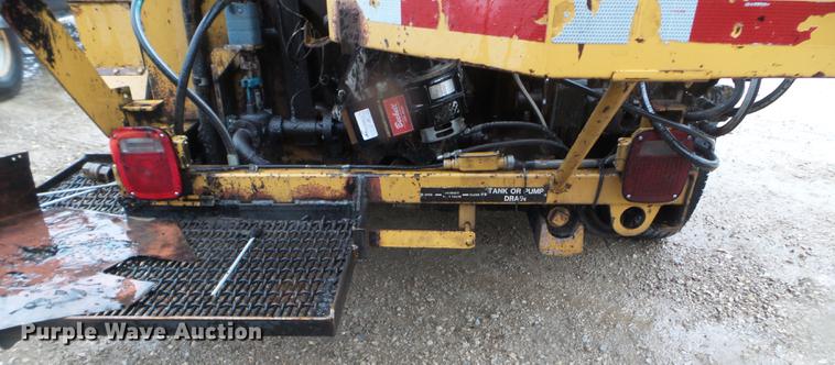 image for item DC4623 2003 Bear Cat BK400D crack seal trailer