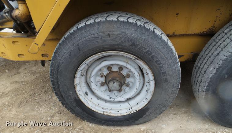 image for item DC4623 2003 Bear Cat BK400D crack seal trailer