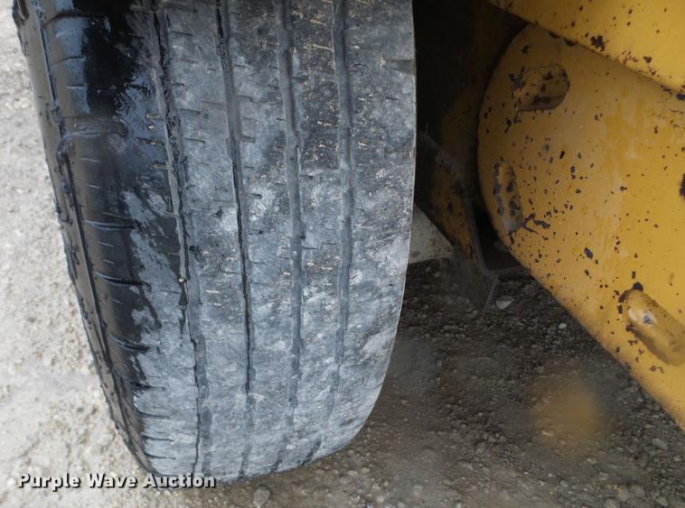 image for item DC4623 2003 Bear Cat BK400D crack seal trailer