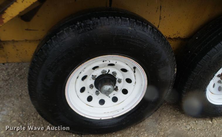 image for item DC4623 2003 Bear Cat BK400D crack seal trailer