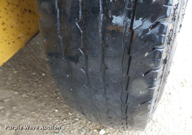 image for item DC4623 2003 Bear Cat BK400D crack seal trailer