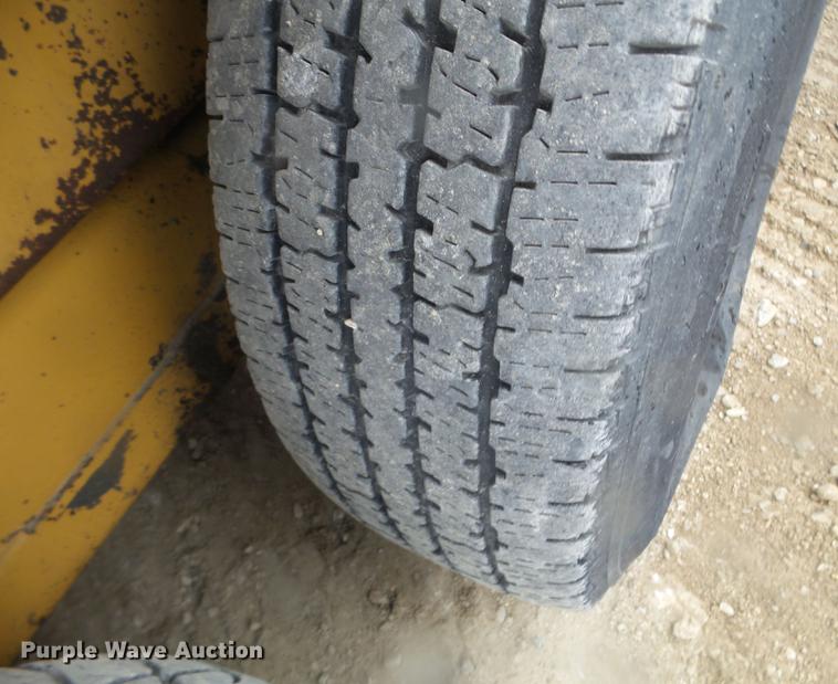 image for item DC4623 2003 Bear Cat BK400D crack seal trailer