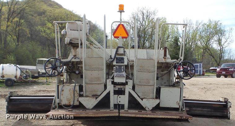 image for item DC4624 1993 Cedarapids CR461 paver