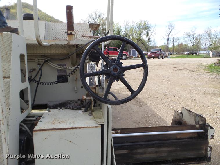 image for item DC4624 1993 Cedarapids CR461 paver