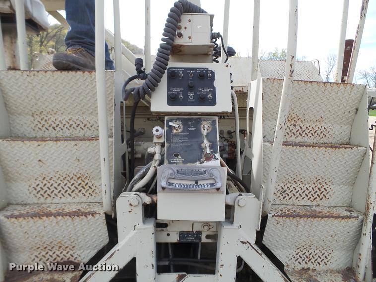 image for item DC4624 1993 Cedarapids CR461 paver