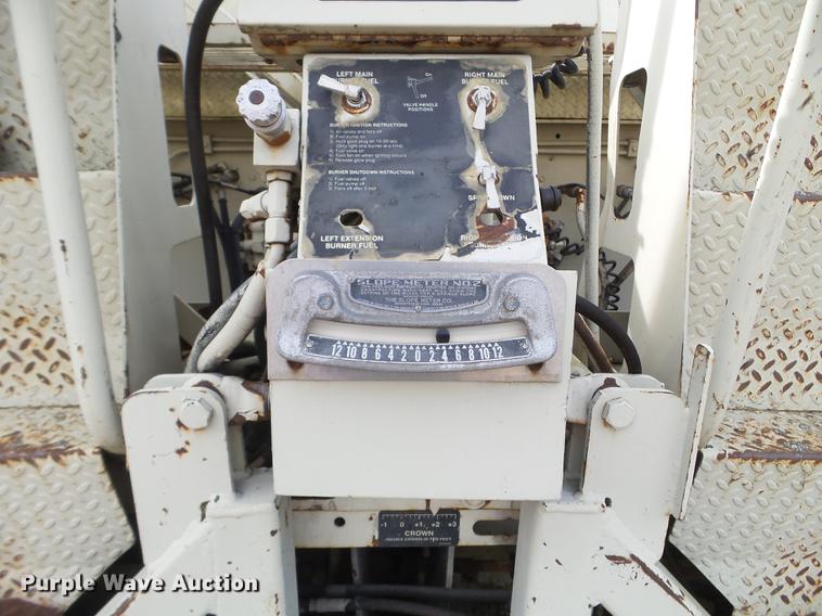 image for item DC4624 1993 Cedarapids CR461 paver