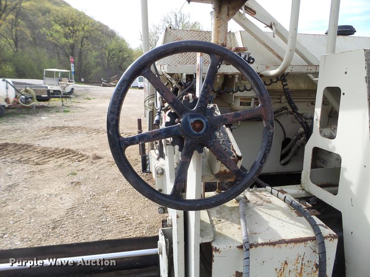 image for item DC4624 1993 Cedarapids CR461 paver