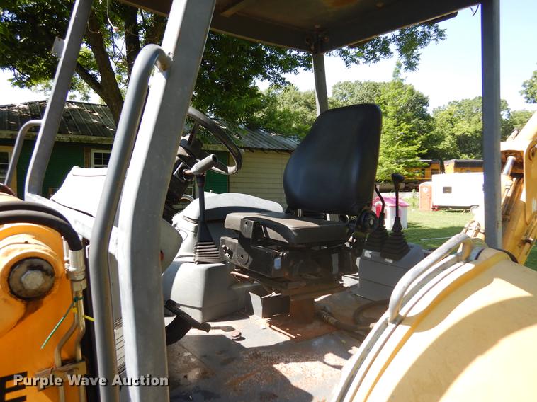 image for item DD3004 1999 New Holland 575E backhoe