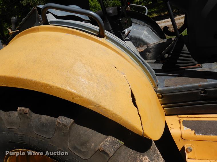 image for item DD3004 1999 New Holland 575E backhoe