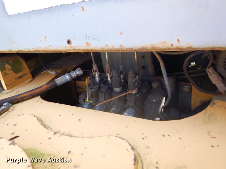 image for item DD3004 1999 New Holland 575E backhoe