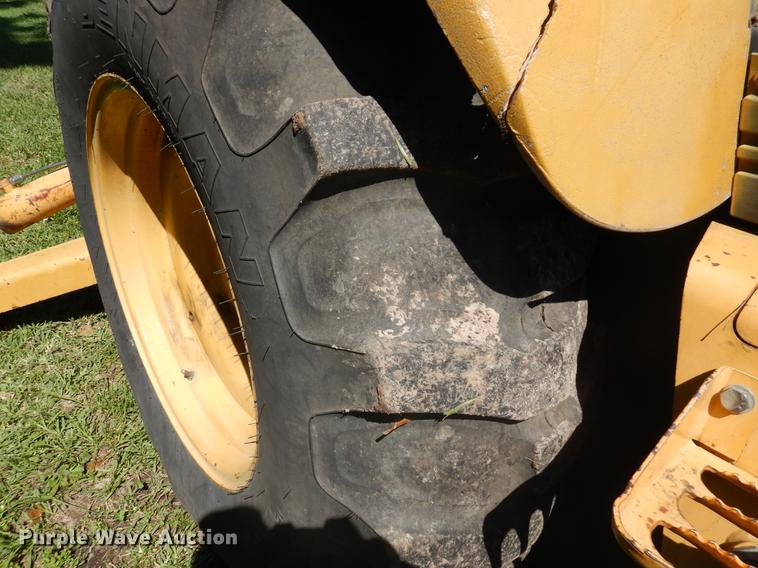 image for item DD3004 1999 New Holland 575E backhoe
