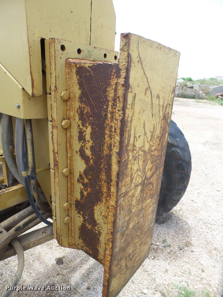 image for item DE1380 1996 Caterpillar 143H motor grader