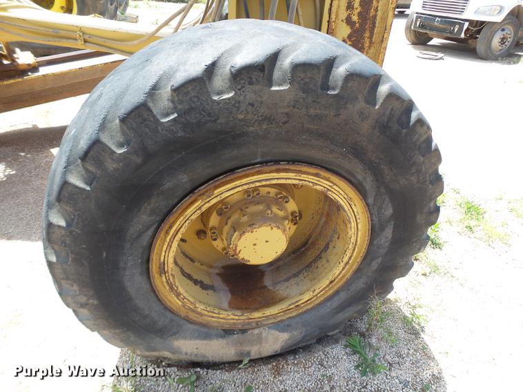 image for item DE1380 1996 Caterpillar 143H motor grader