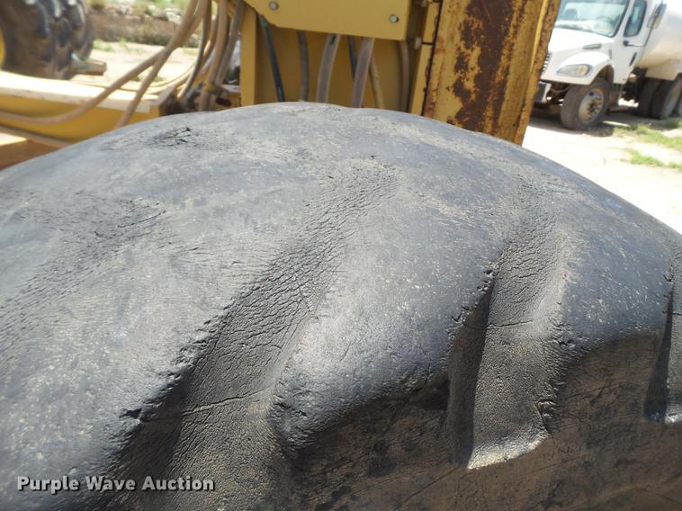 image for item DE1380 1996 Caterpillar 143H motor grader