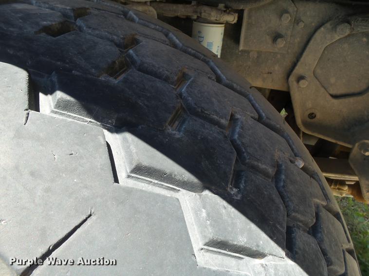 image for item DE1385 2009 Peterbilt 340 ready mix truck