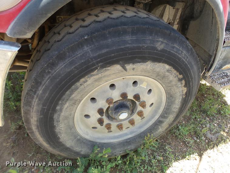 image for item DE1385 2009 Peterbilt 340 ready mix truck