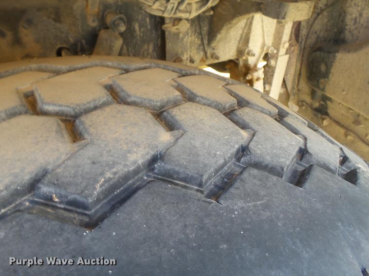 image for item DE1385 2009 Peterbilt 340 ready mix truck