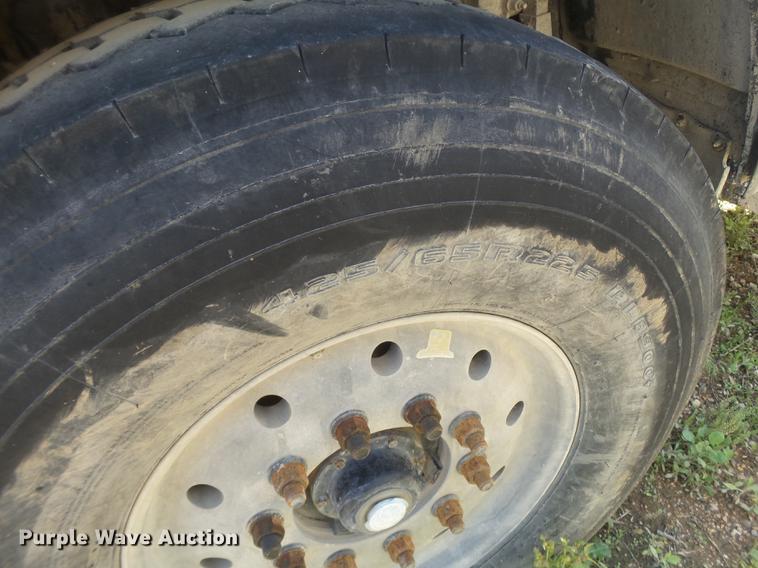 image for item DE1385 2009 Peterbilt 340 ready mix truck