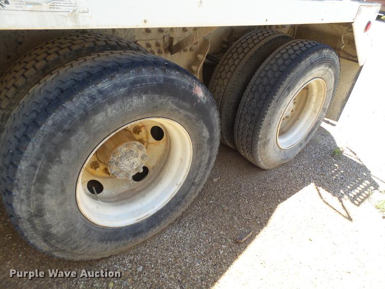 image for item DE1385 2009 Peterbilt 340 ready mix truck