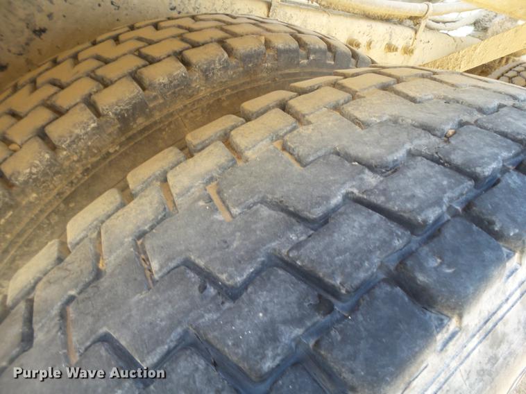 image for item DE1385 2009 Peterbilt 340 ready mix truck