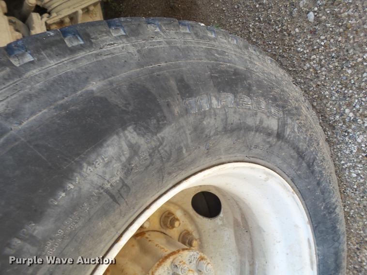 image for item DE1385 2009 Peterbilt 340 ready mix truck