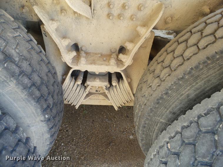 image for item DE1385 2009 Peterbilt 340 ready mix truck