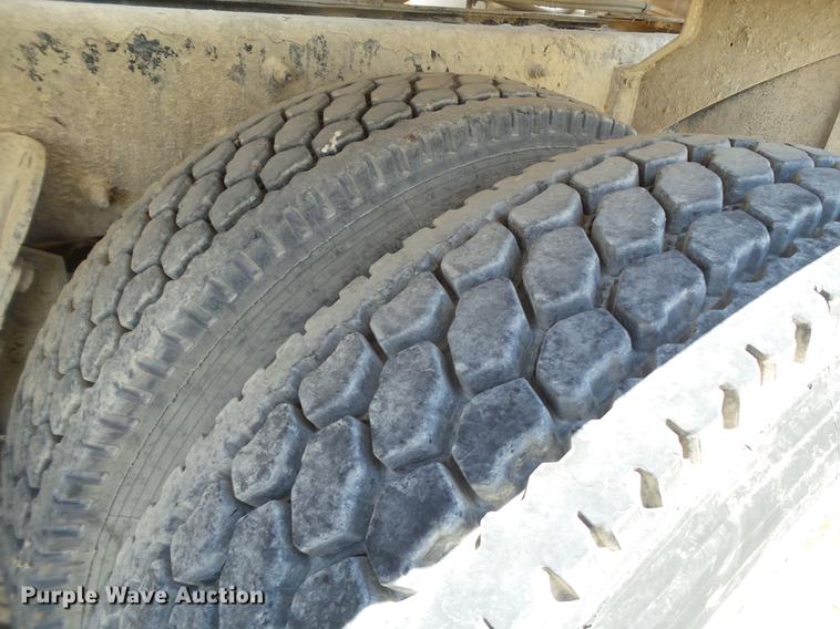 image for item DE1385 2009 Peterbilt 340 ready mix truck