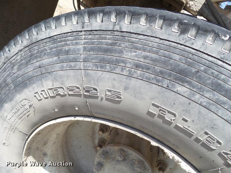 image for item DE1385 2009 Peterbilt 340 ready mix truck