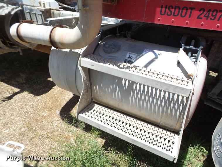 image for item DE1385 2009 Peterbilt 340 ready mix truck