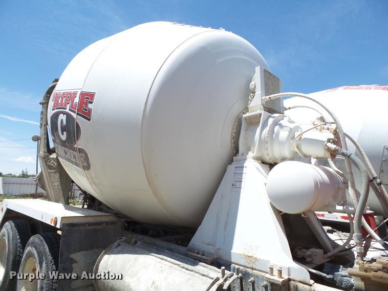 image for item DE1385 2009 Peterbilt 340 ready mix truck