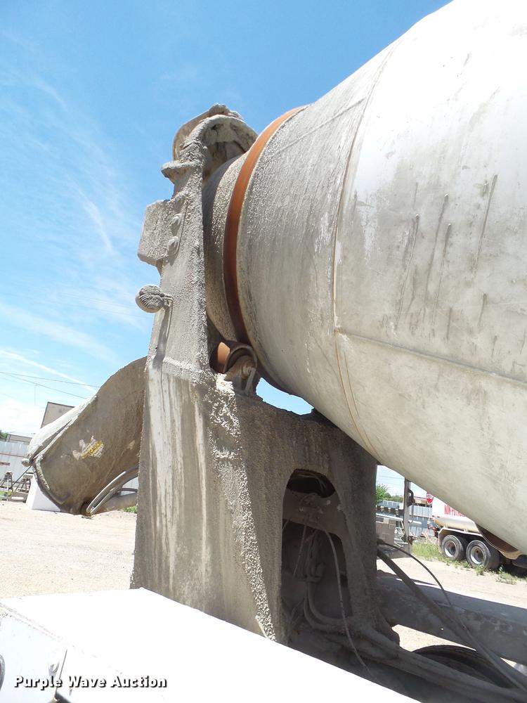 image for item DE1385 2009 Peterbilt 340 ready mix truck