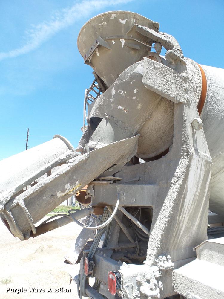 image for item DE1385 2009 Peterbilt 340 ready mix truck