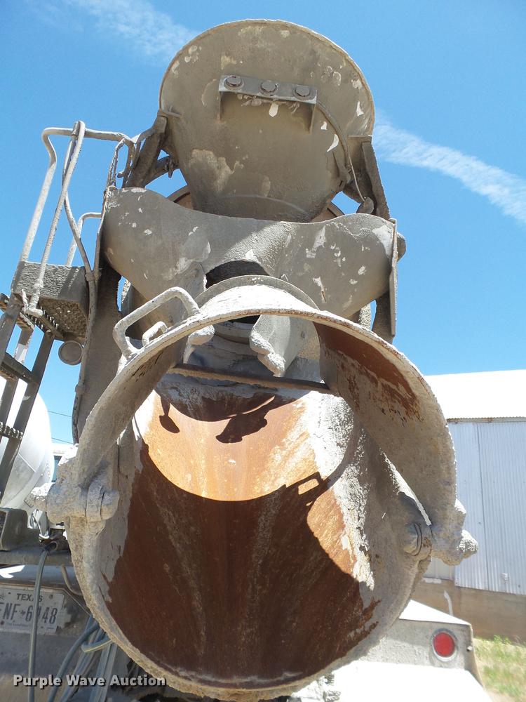 image for item DE1385 2009 Peterbilt 340 ready mix truck