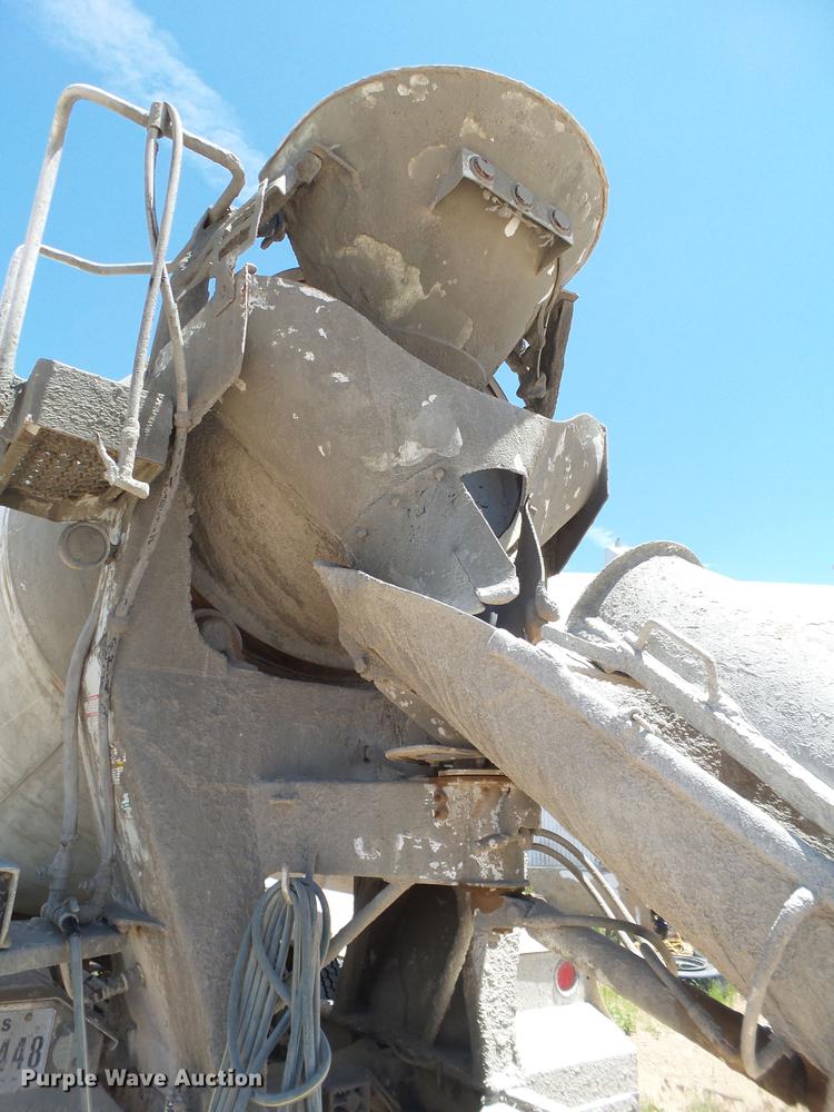 image for item DE1385 2009 Peterbilt 340 ready mix truck