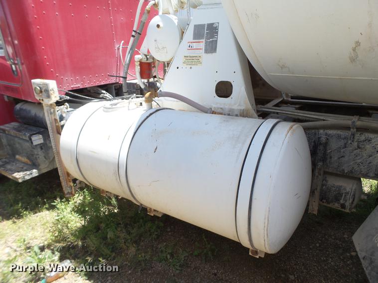 image for item DE1385 2009 Peterbilt 340 ready mix truck