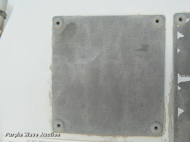 image for item DE1385 2009 Peterbilt 340 ready mix truck