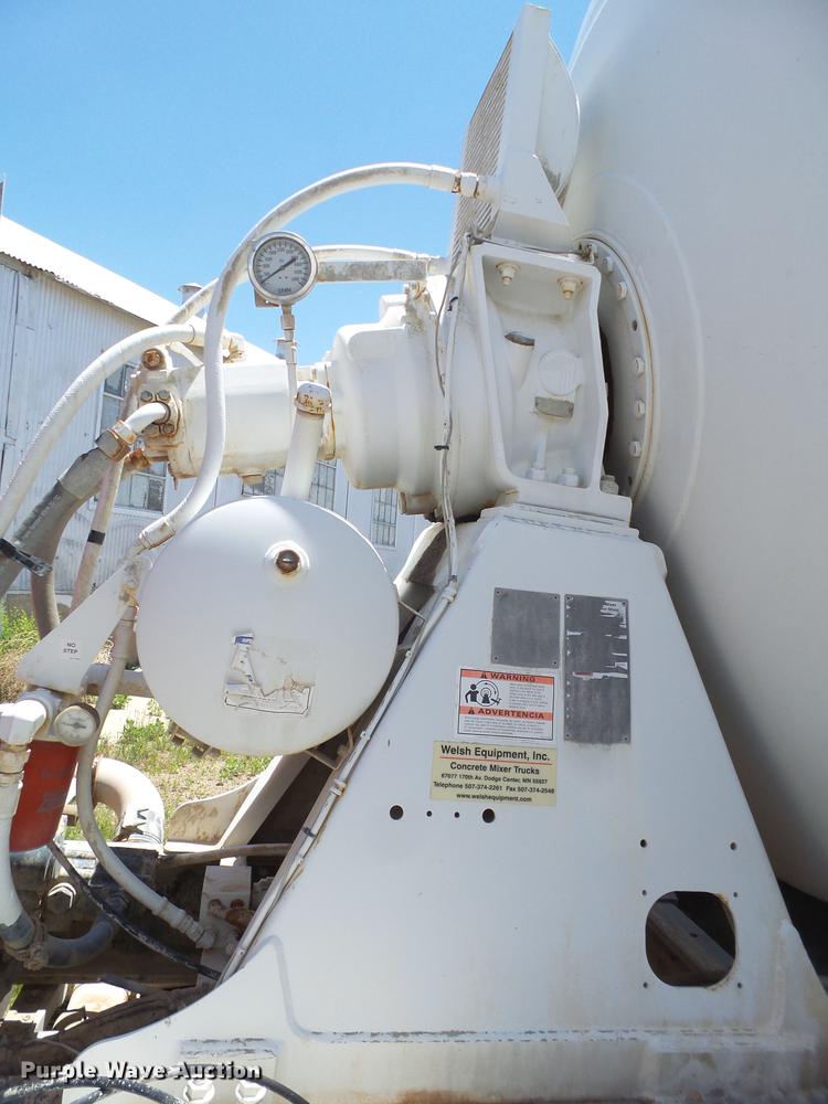 image for item DE1385 2009 Peterbilt 340 ready mix truck