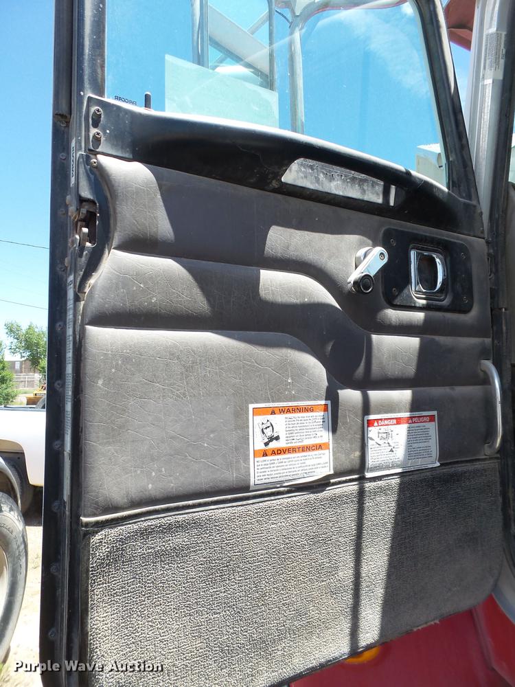 image for item DE1385 2009 Peterbilt 340 ready mix truck