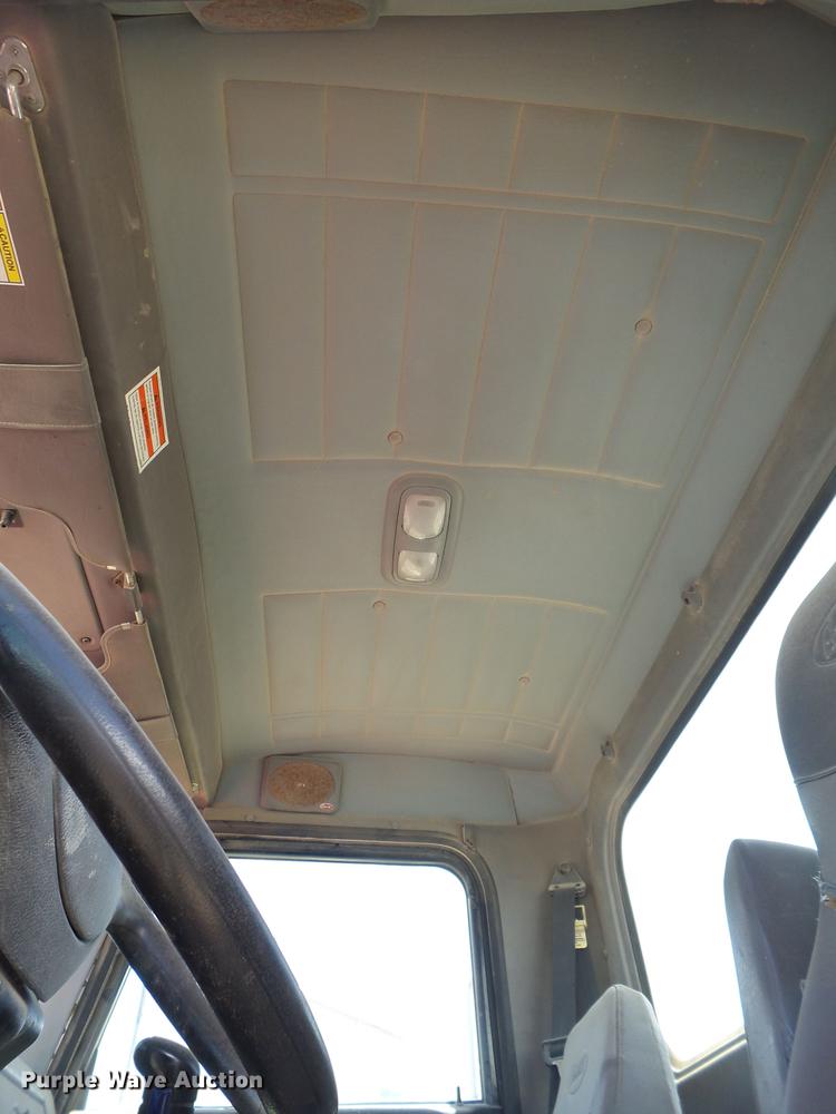 image for item DE1385 2009 Peterbilt 340 ready mix truck