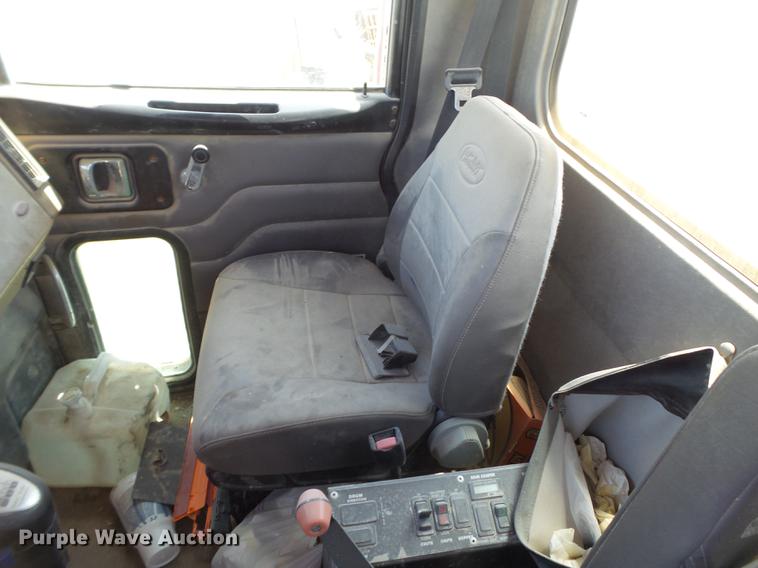 image for item DE1385 2009 Peterbilt 340 ready mix truck