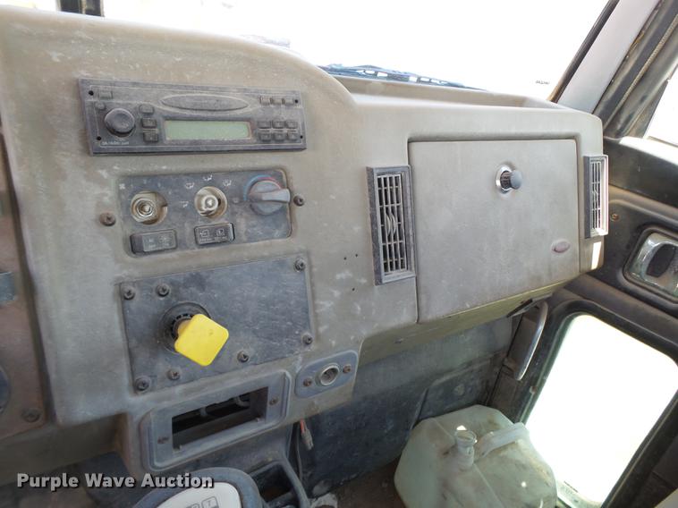 image for item DE1385 2009 Peterbilt 340 ready mix truck