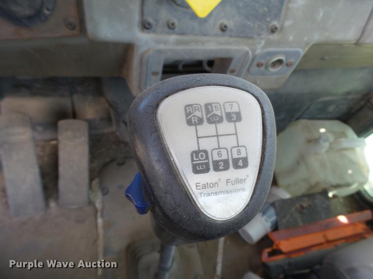 image for item DE1385 2009 Peterbilt 340 ready mix truck