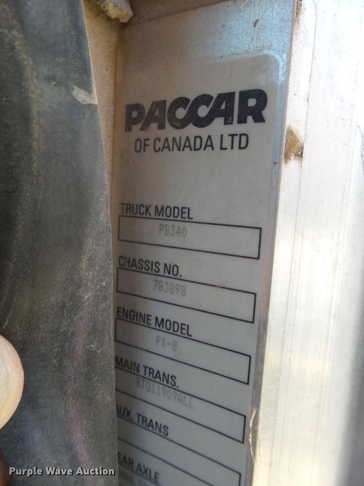 image for item DE1385 2009 Peterbilt 340 ready mix truck