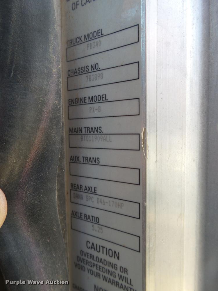 image for item DE1385 2009 Peterbilt 340 ready mix truck
