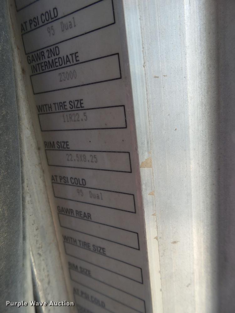 image for item DE1385 2009 Peterbilt 340 ready mix truck