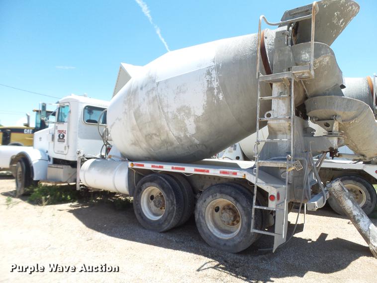 image for item DE1386 1999 Peterbilt 357 ready mix truck