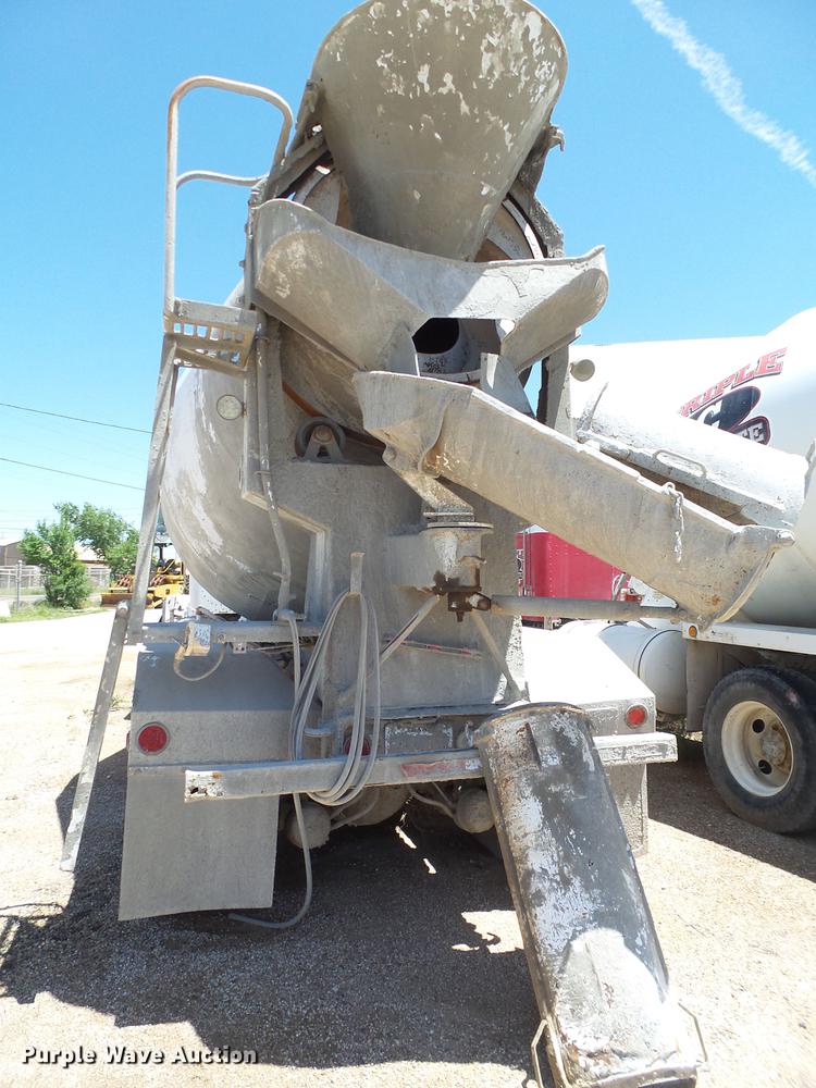 image for item DE1386 1999 Peterbilt 357 ready mix truck