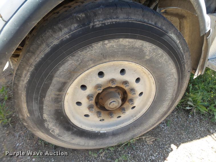 image for item DE1386 1999 Peterbilt 357 ready mix truck